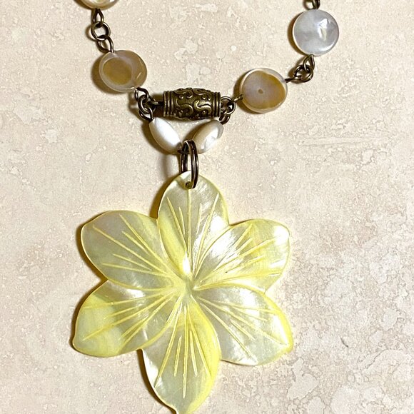 Light Yellow Mother of Pearl Flower Pendant Bronze Link Necklace - Picture 5 of 12